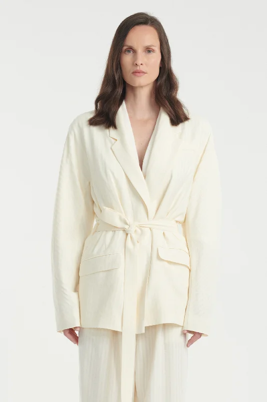 Ivory textured belted fluid jacket