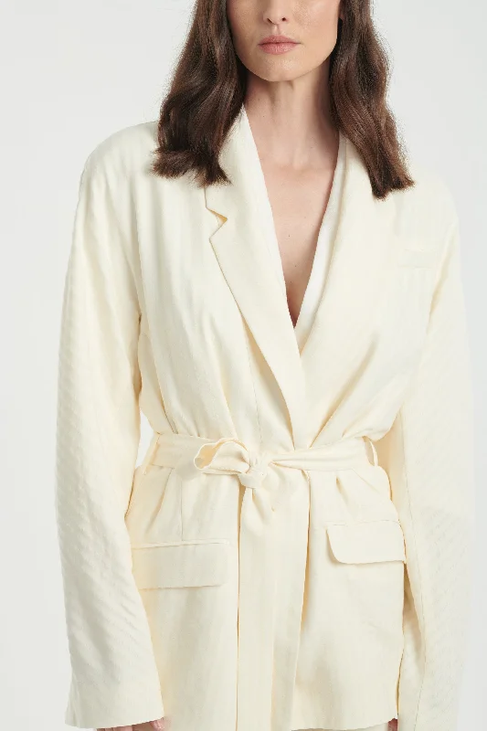 Ivory textured belted fluid jacket