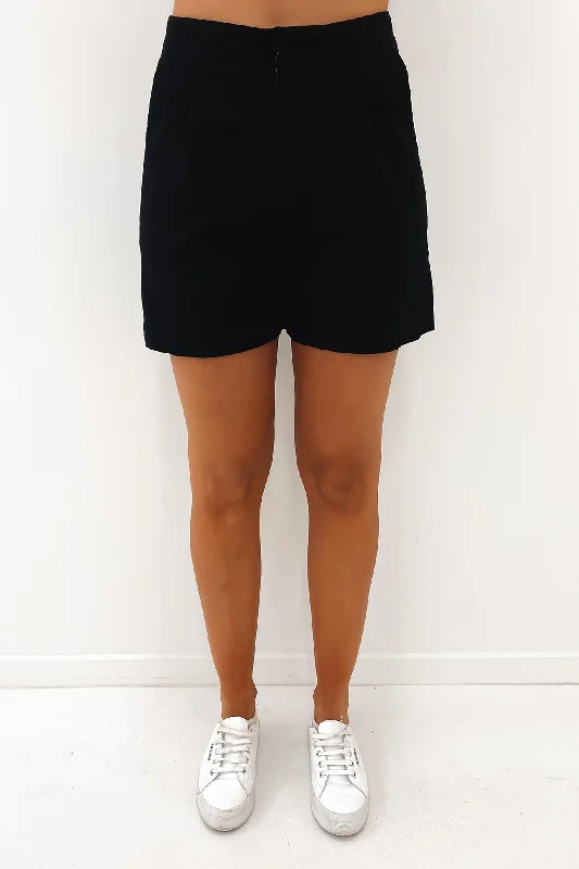 Mia Short Black